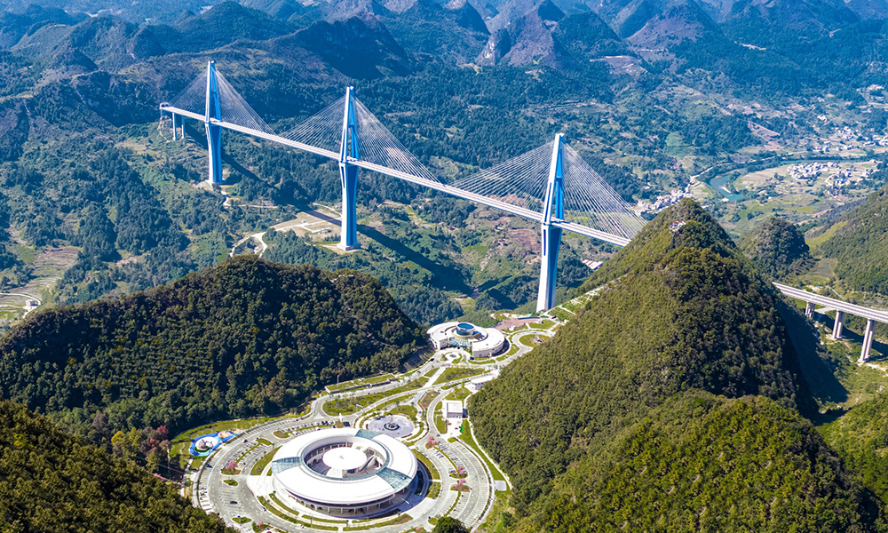 平塘特大橋觀光服務(wù)區(qū)